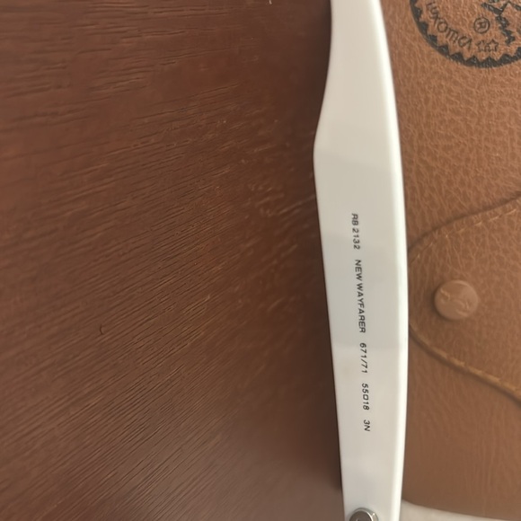 Ray-Ban Classic White Wayfarer Sunglasses - limited edition color - Picture 3 of 5